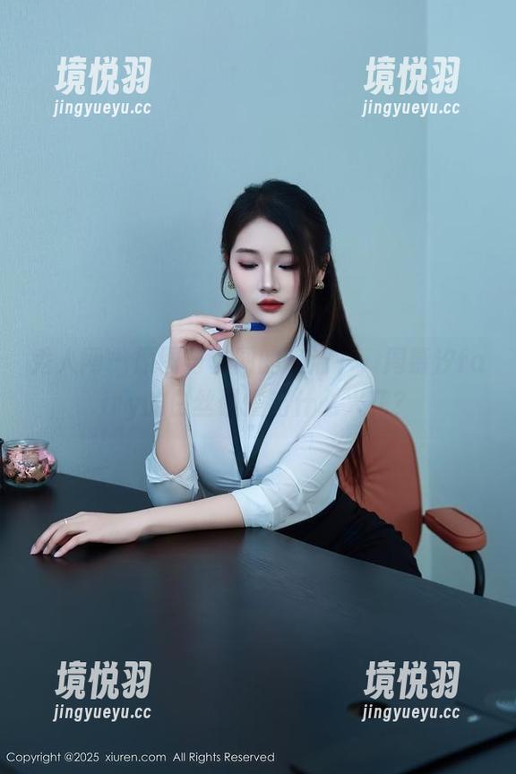 秀人网 - 原图与套图的浪潮下，周慕汐fairy的白丝碰撞出什么火花？