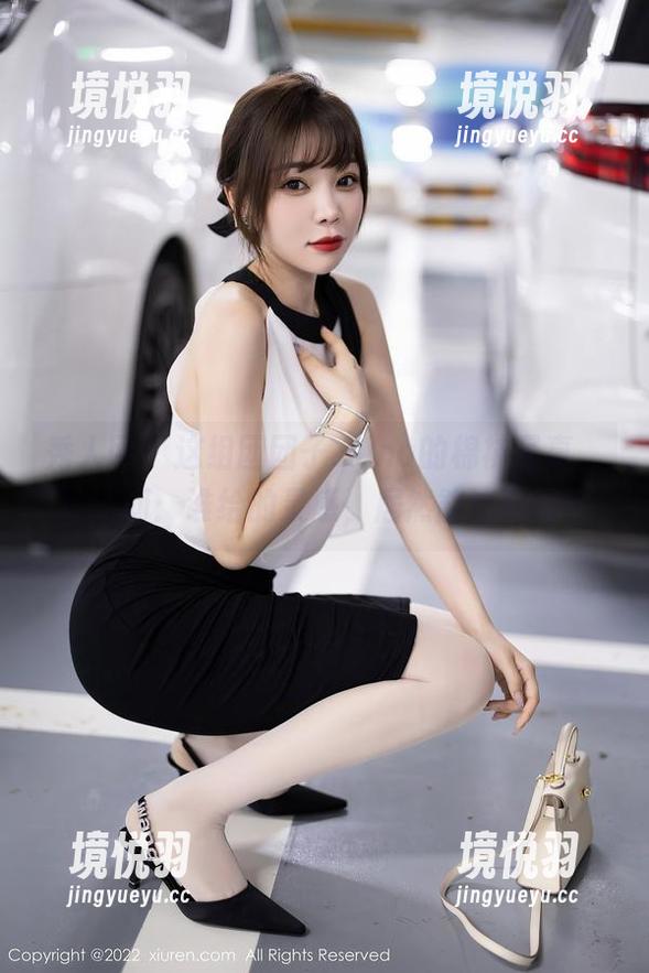 秀人网-团团子_una 秀人网 - 这组团团子_una的棉袜写真,真想问:谁给的灵感,居然能这样搭?