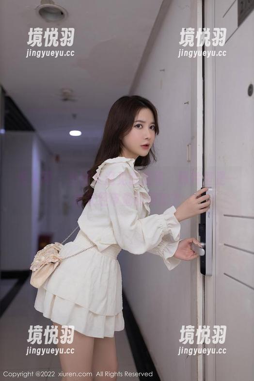 秀人网 - 当修女遇见张庭蓉，照片里是一首未经审查的颂歌？