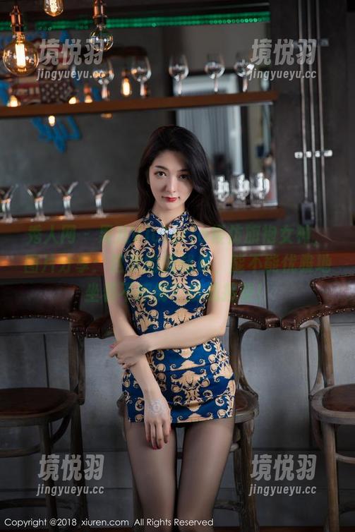 秀人网 - 果儿Victoria模仿旗袍女神，图片分享：这次的挑战是，能不能优雅地坐着不摔倒？挑战接受！