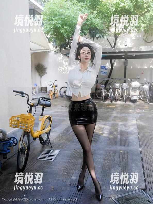 秀人网 - 瑞瑞ruirui短裙在手，图库最新福利快来领取！