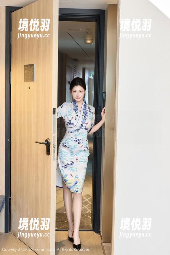 秀人网 - 空姐身材，私房魅力：龙泽美曦图包，让人心醉！