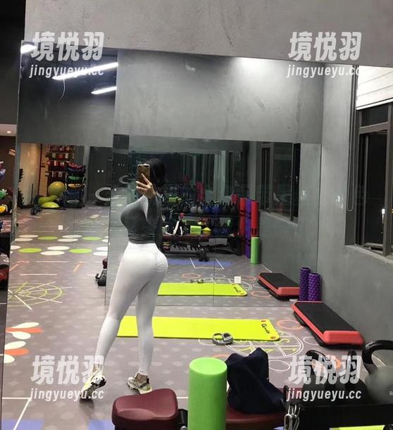 微密圈 - 无法抗拒的全套吊带黑丝，紫色哒豚豚又来撩了，我也是醉了。