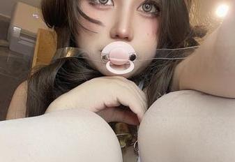 浴室写真大揭秘——芊川一笑MNK在线给你秀肌肉！