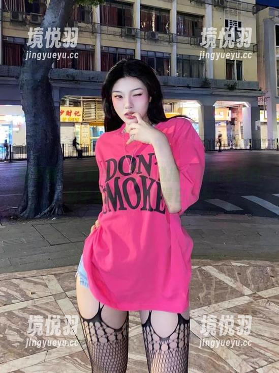 微密圈 - 定制与青春的碰撞：陈佩奇在白丝学生装中的浪漫白日梦