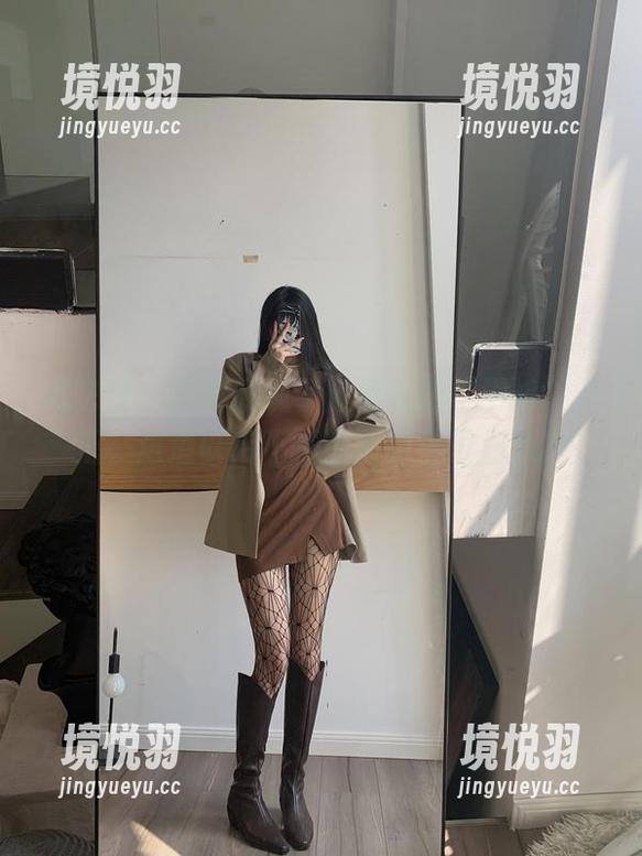 微密圈 - 照片展现了陈佩奇的“厨娘”风范，难道以后不搭配围裙也很正常？