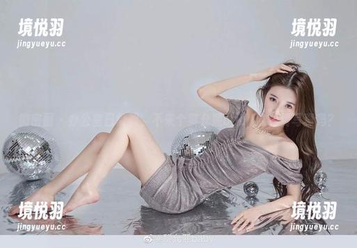 微密圈 - 办公室日常照，不来个黎允熙baby的免费写真吗？